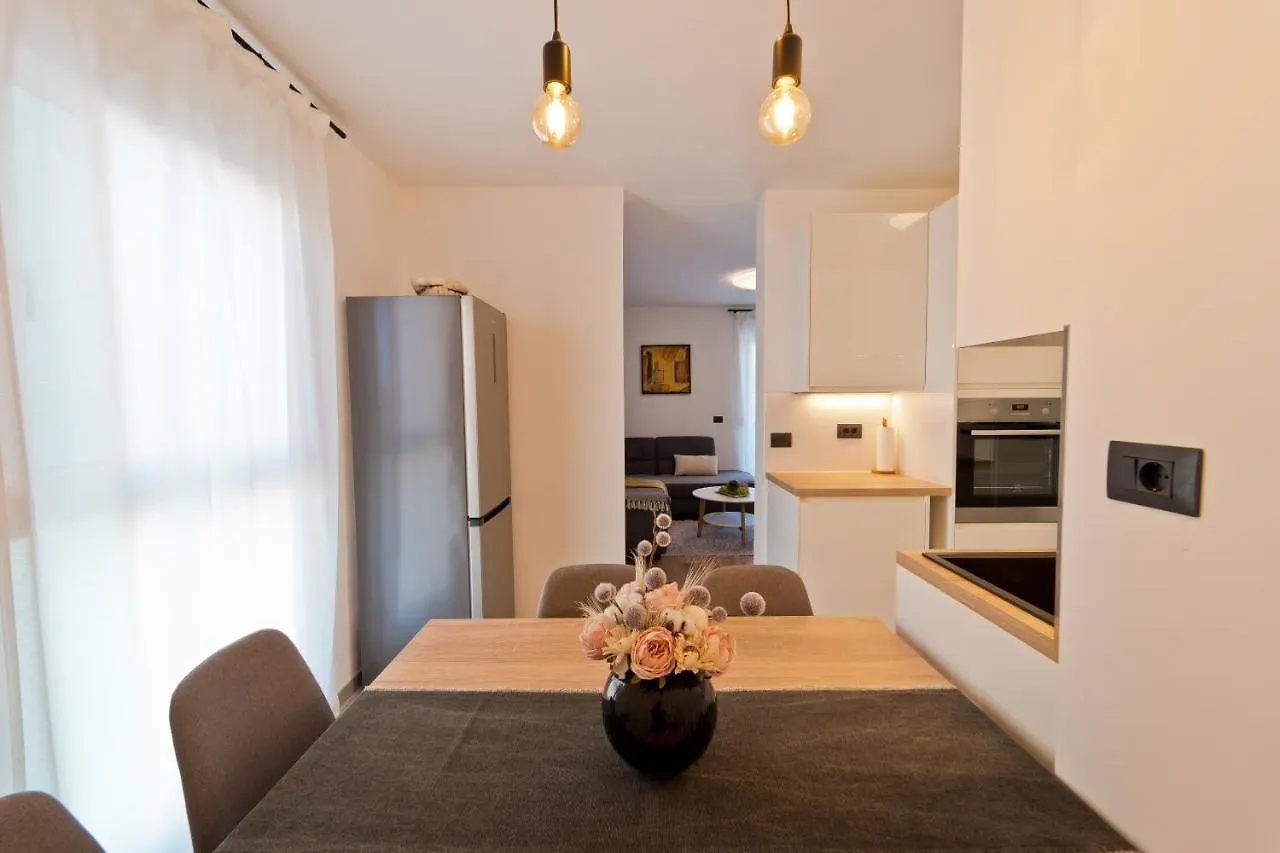 Malemi Apartment PUY 0*,