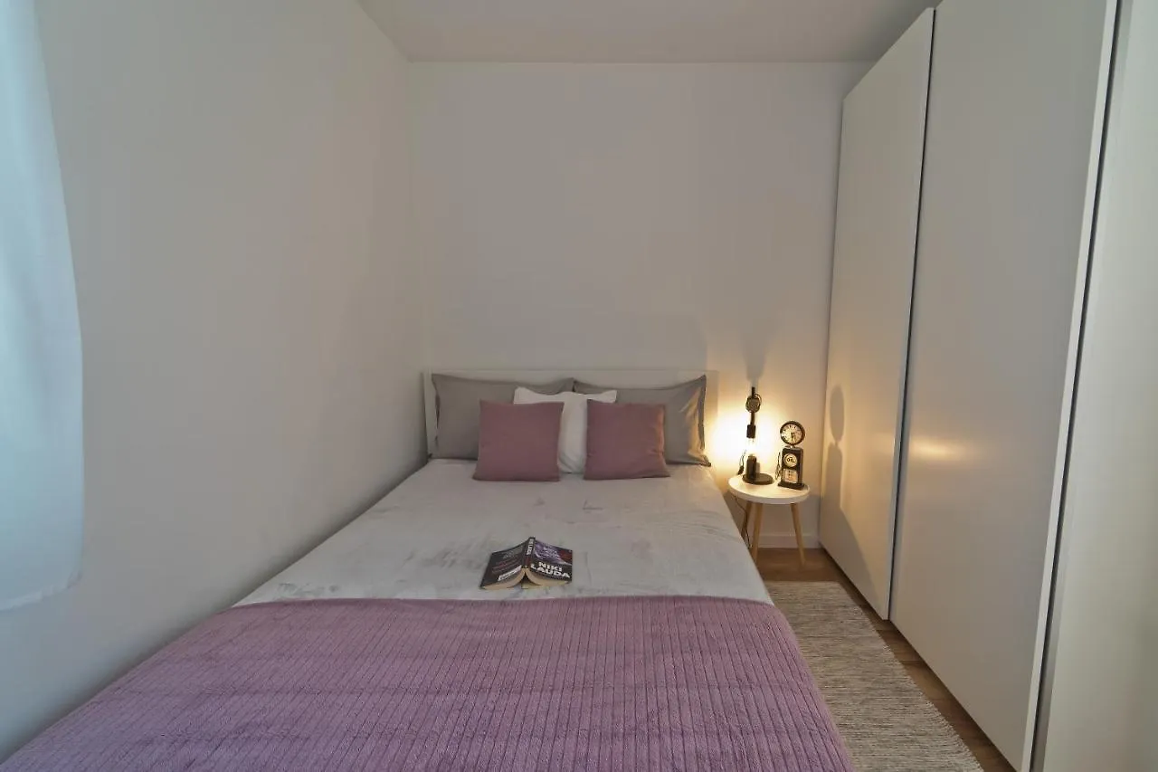 Malemi Apartment Pula 0*,  Croatia