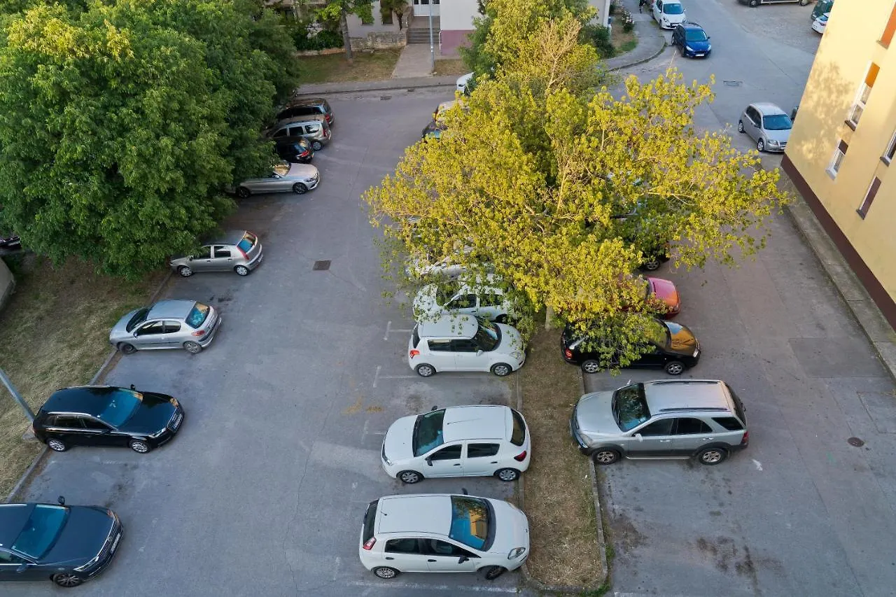 Malemi Apartment Pula 0*,